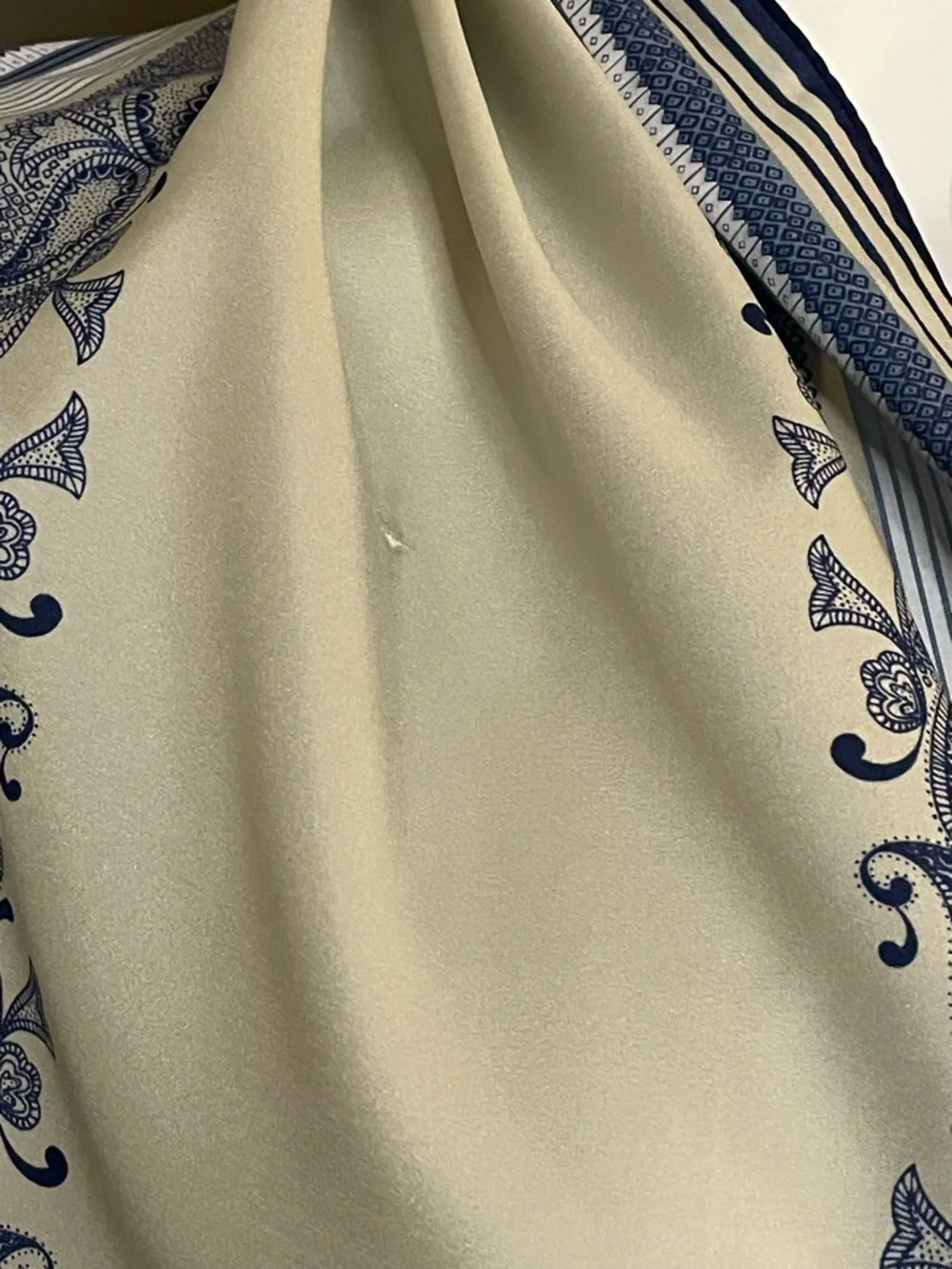 Vintage Sally Gee Paisley Poly Scarf 14 x 44 Good Condition - Picture 3 of 6